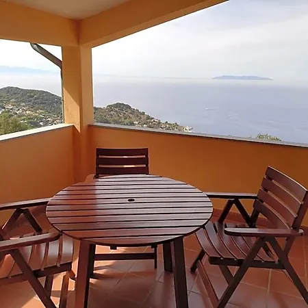 Il Castagno Aparthotel 3*